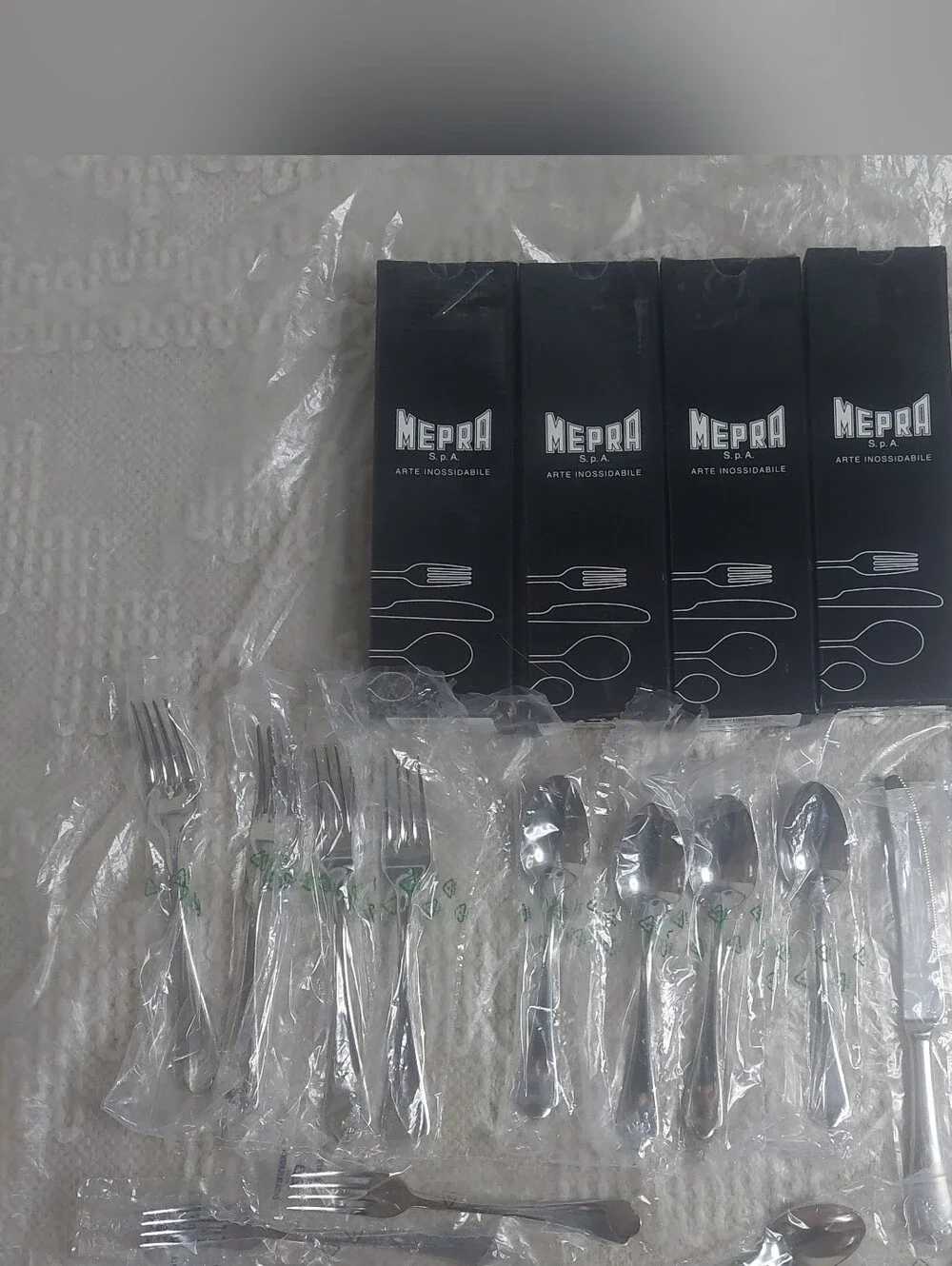 NEW! MEPRA Dolce Vita Polished 20 Piece Flatwear Set! (T56)